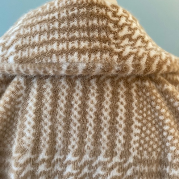 Elie Tahari Faux Fur double breasted coat - Picture 6 of 13